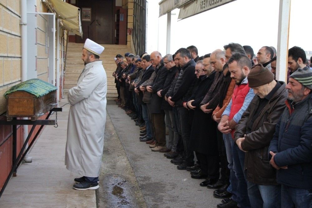 İkiz Kardeşleri Trafik Kazası Ayırdı