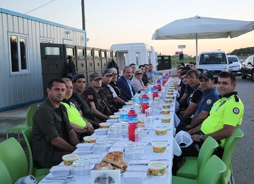 İl Emniyet Müdürü Aydın Uygulama Noktasında Polislerle İftar Yaptı