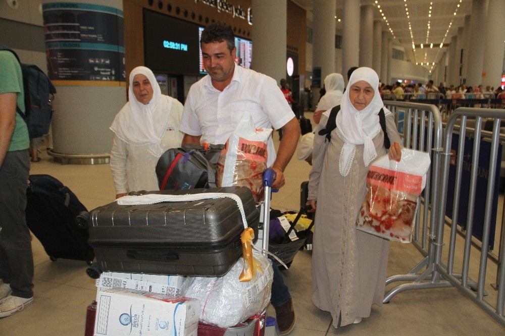 İlk Hac Kafilesi Kutsal Topraklardan Döndü