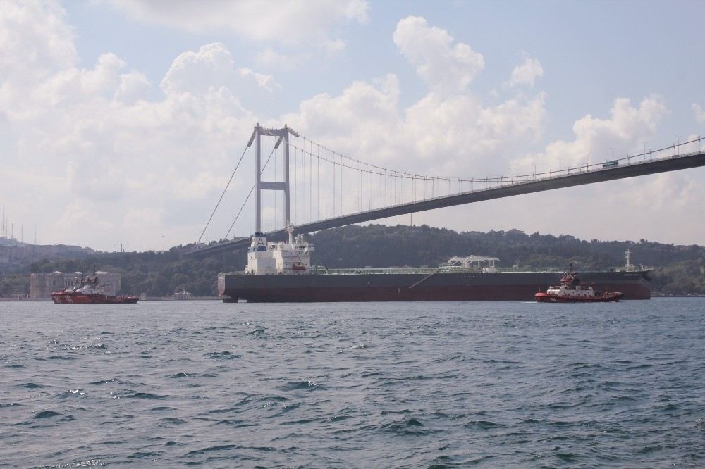 İstanbul Boğazı Gemi Trafiğine Kapatıldı