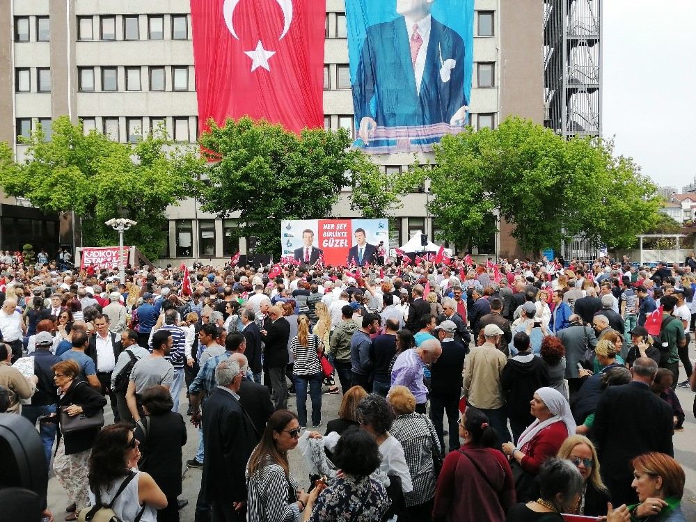 İstanbul Büyükşehir Belediye Başkanı Ekrem İmamoğlu, Kadıköy Belediyesini Ziyaret Etti