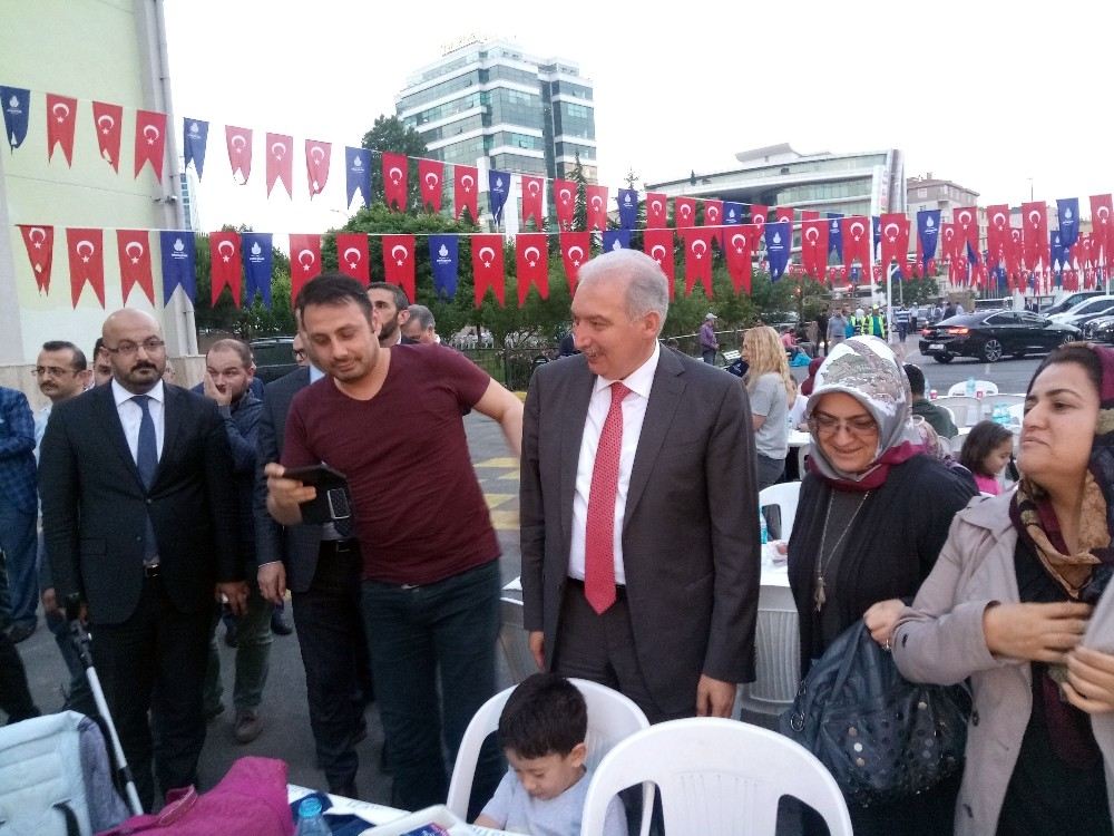 İstanbul Büyükşehir Belediye Başkanı Uysaldan Turizmcileri Rahatlatan Uber Açıklaması