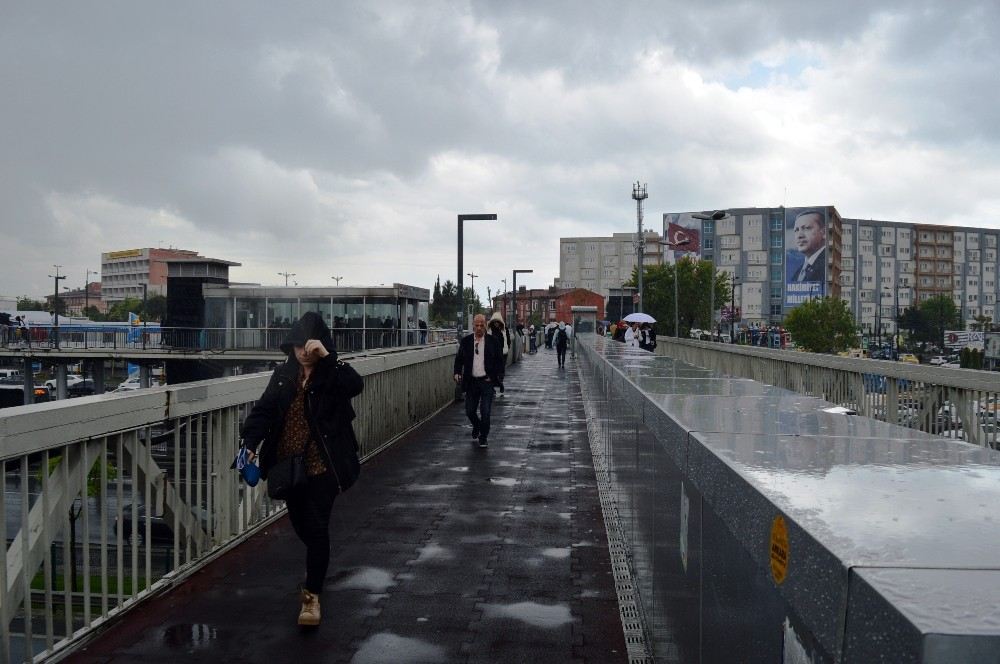 İstanbul Da Yağmur Etkili Olmaya Başladı