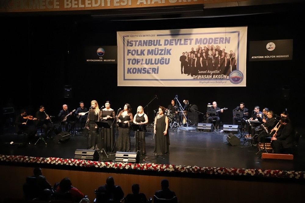 İstanbul Devlet Modern Folk Müzik Topluluğu Büyükçekmecede Konser Verdi