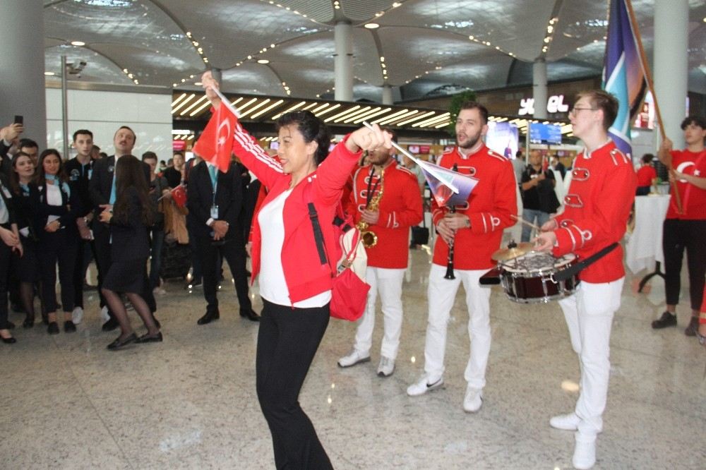 İstanbul Havalimanı 1. Yaşını 95 Artı 1. Yaş Sloganıyla Kutluyor