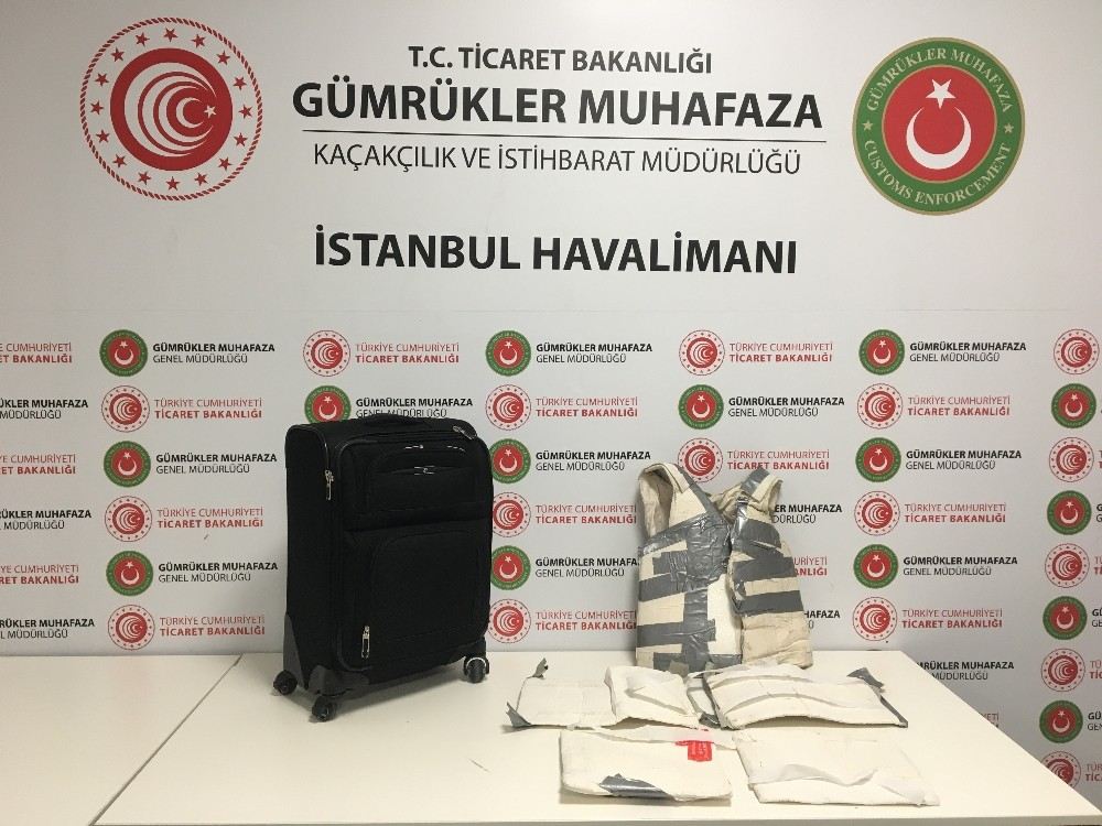 İstanbul Havalimanında 7 Kilo 500 Gram Kokain Ele Geçirildi