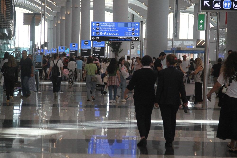 İstanbul Havalimanında Bayram Hareketliliği Arefe Gününde De Sürüyor