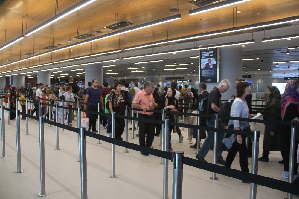 İstanbul Havalimanında Bayram Hareketliliği Başladı