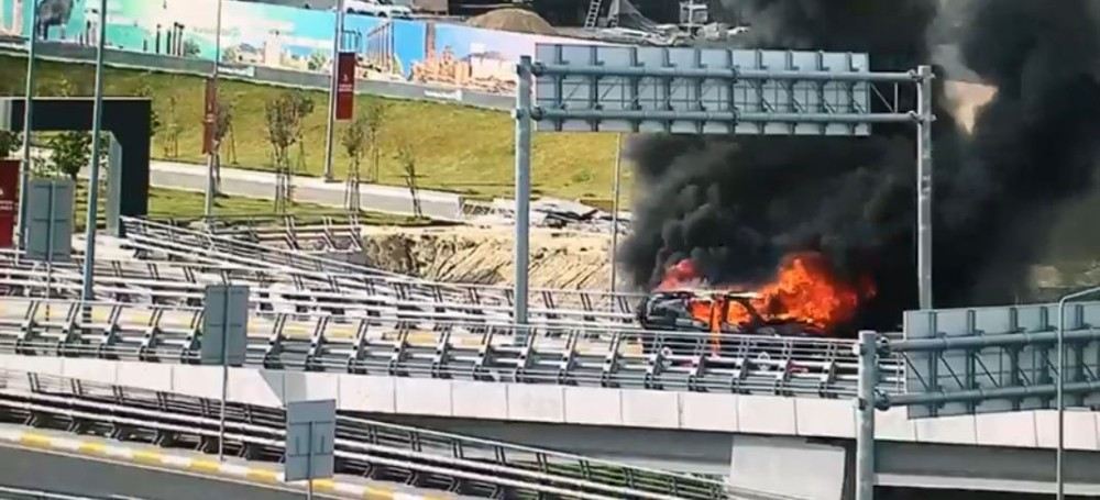 İstanbul Havalimanında Seyir Halindeki Vıp Araç Alev Alev Böyle Yandı