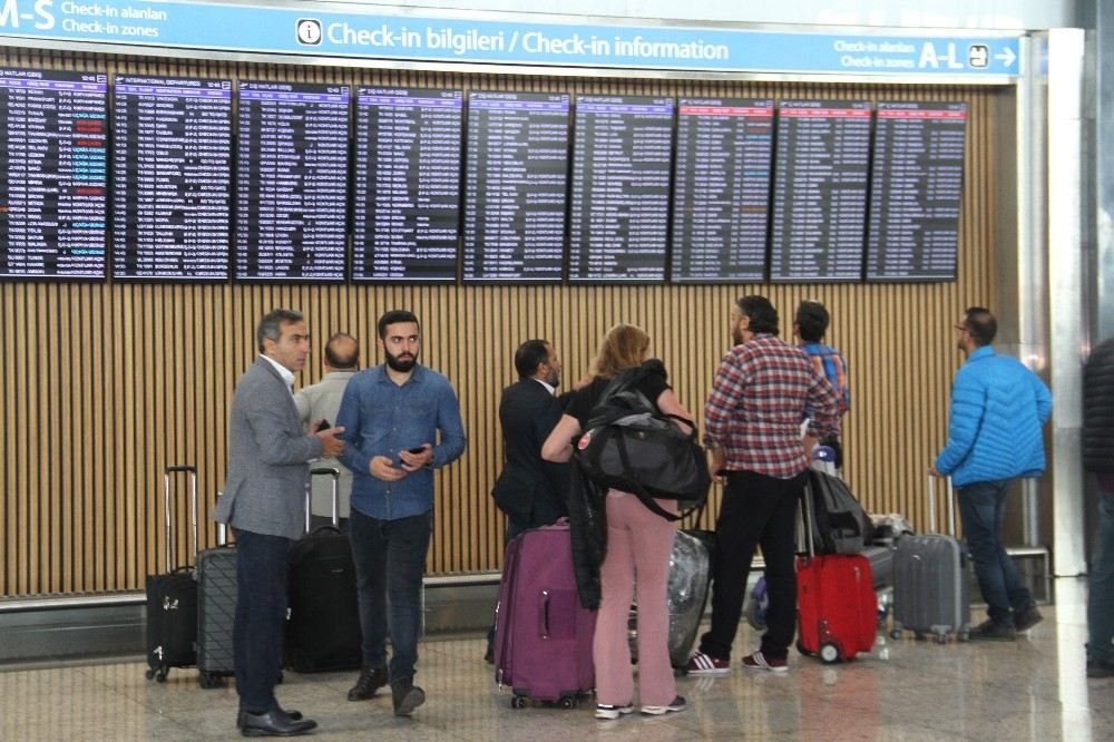 İstanbul Havalimanında Tatil Yoğunluğu