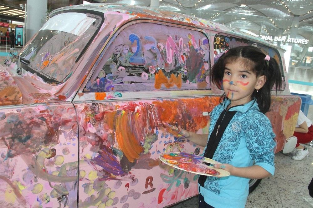 İstanbul Havalimanındaki 23 Nisan Etkinliğinde Çocuklar Gönüllerince Eğlendi