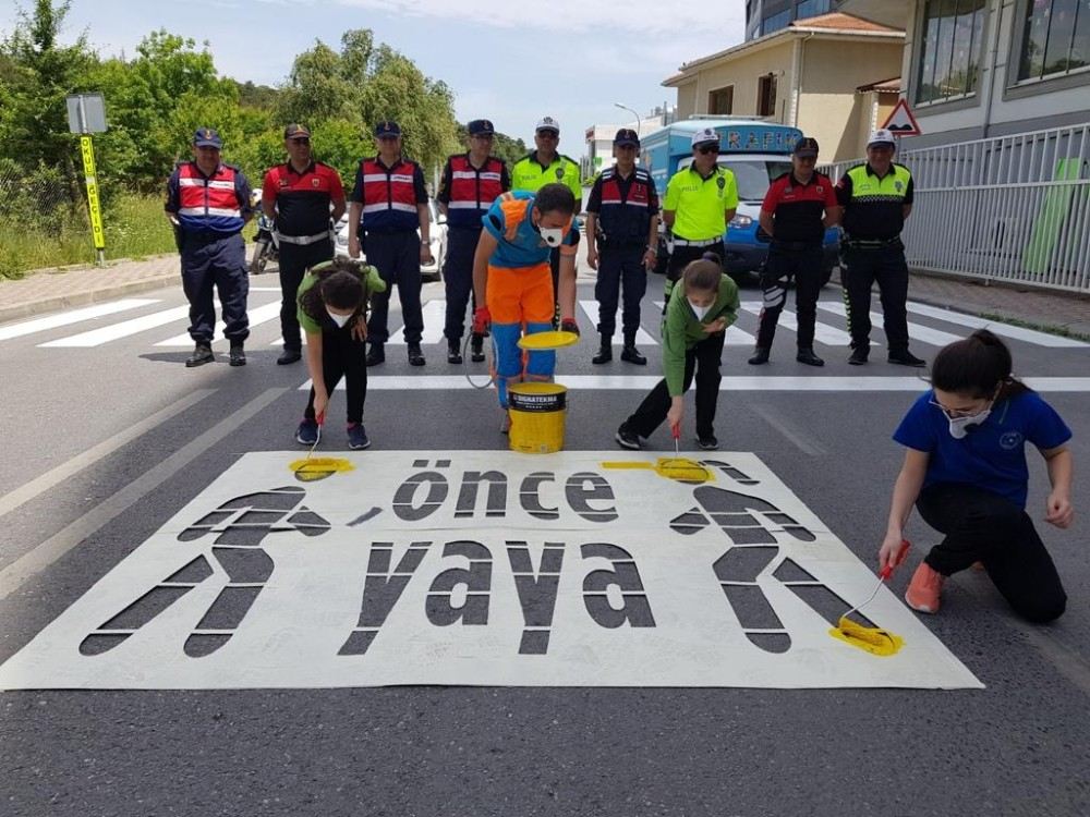 İstanbul İl Jandarma Komutanlığı Öğrencilere Trafikte Farkındalık Eğitimi Verdi