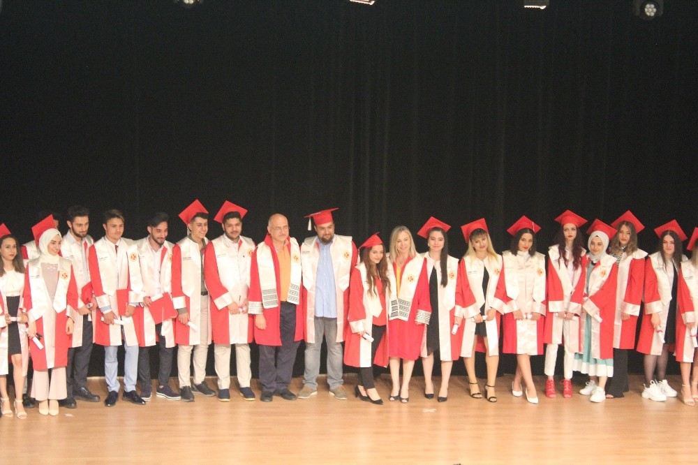 İstanbul Kavram Meslek Yüksekokulunda Mezuniyet Coşkusu