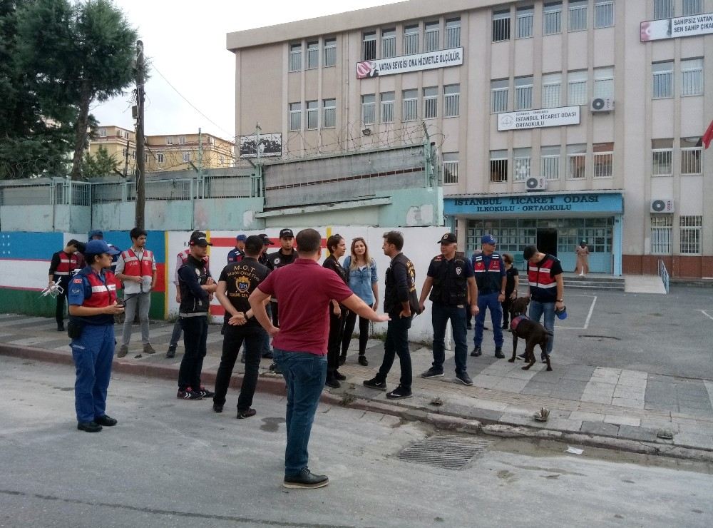 İstanbul Polisi İle İstanbul Jandarmasından Okul Önlerinde Ortak Uygulama