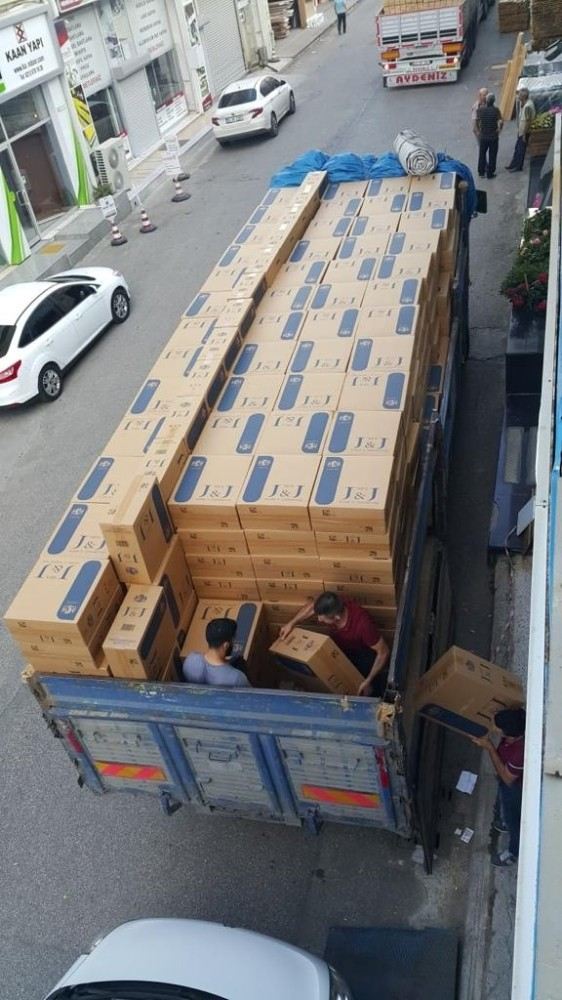 İstanbul Polisinden Sigara Kaçakçılarına Şok Baskın: 480 Bin Paket Kaçak Sigara Ele Geçirildi