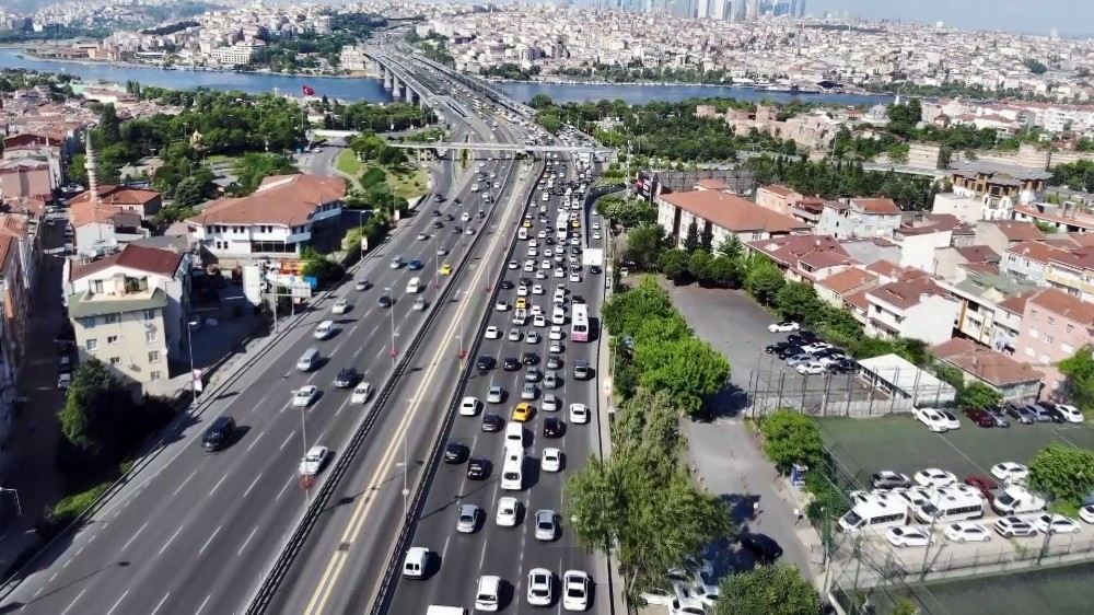 İstanbul Trafiğinde Bayram Yoğunluğu