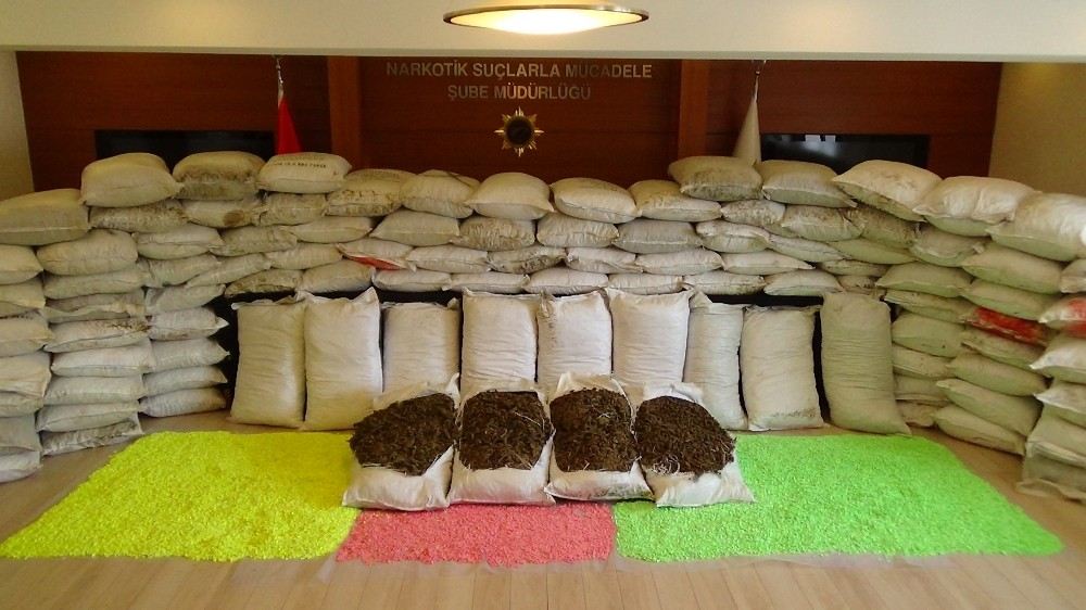 İstanbulda 1,2 Ton Uyuşturucu Ve 500 Bin Hap Ele Geçirildi