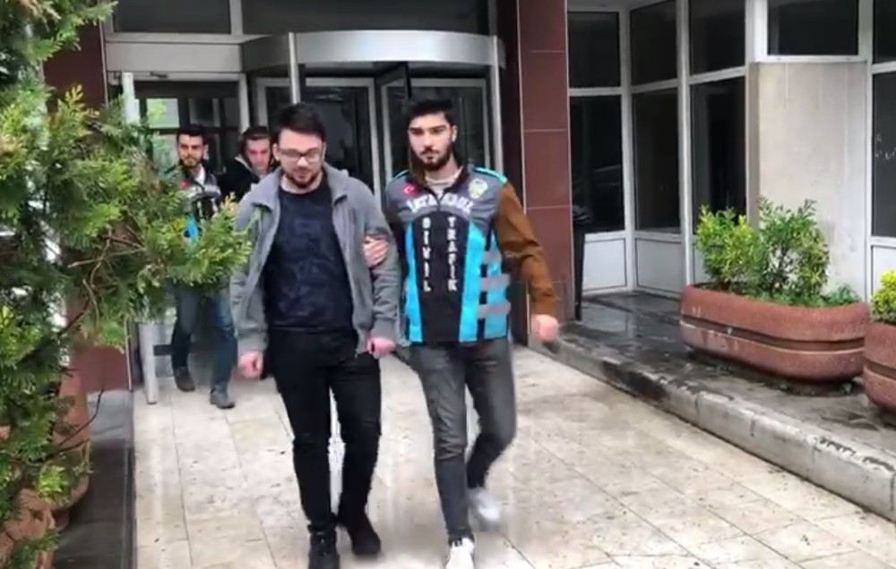İstanbulda Asker Uğurlamasında Yol Kapatıp ?Drift? Yapan Magandalar Yakalandı