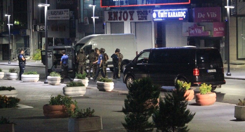 İstanbulda Avm Ve Rezidansa Ateş Edip Lüks Otomobille Kaçtılar