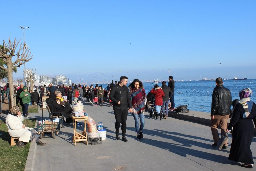 İstanbulda Bahar Havasını Fırsat Bilenler Parklara Ve Sahil Kenarlarına Akın Etti