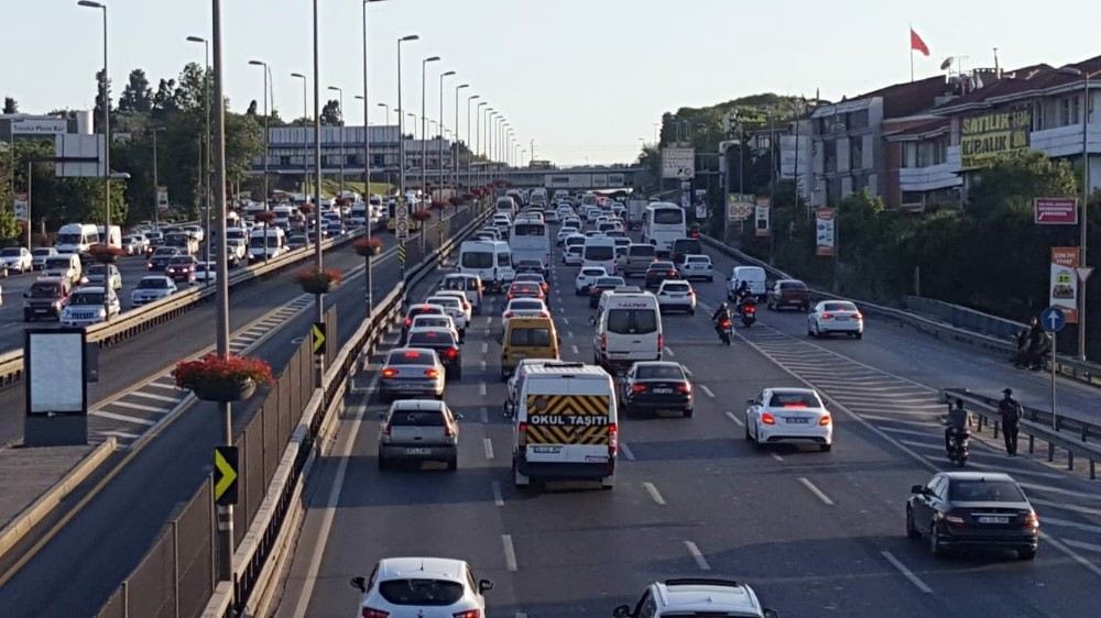 İstanbulda Bayram Trafiği Yoğunluğu Erken Başladı