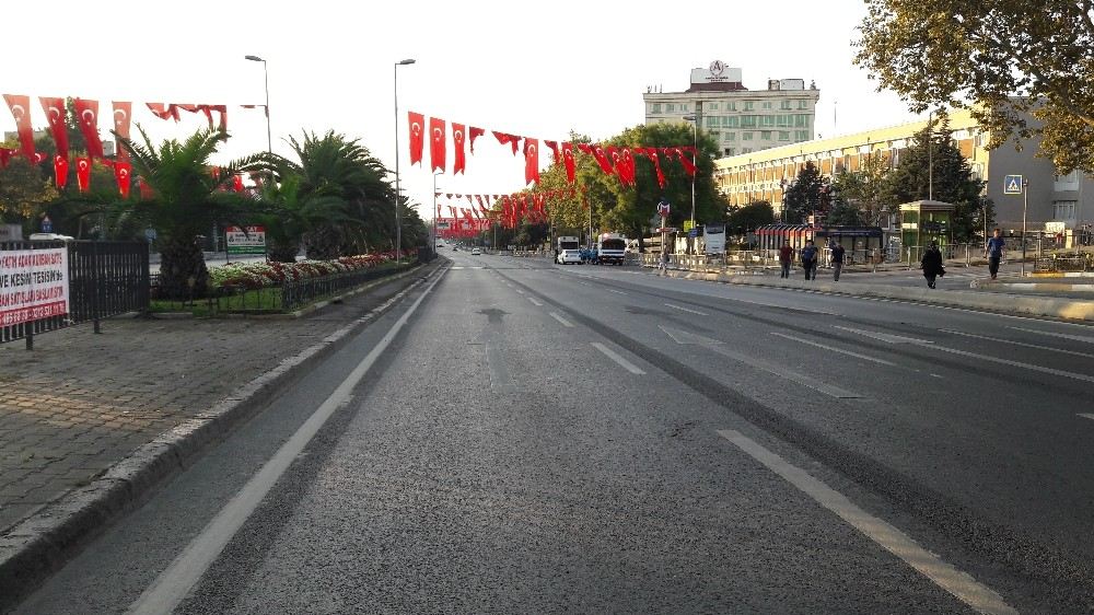 İstanbulda Bazı Yollar Trafiğe Kapatıldı