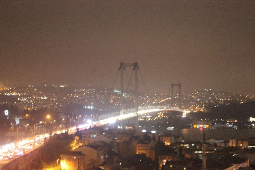 İstanbulda Boğaz Köprülerinin Işıkları Söndürüldü