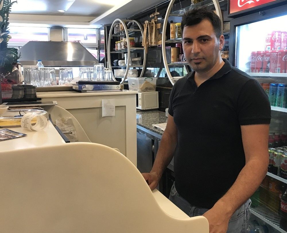İstanbulda Dehşet Anları Kamerada... Beşiktaşta Eşiyle Kavga Eden Şahıs Ekmek Bıçağıyla Terör Estirdi