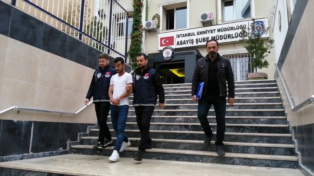 İstanbulda, Elindeki Bıçakla 3 Taksiciyi Gasp Eden Şahıs Tutuklandı