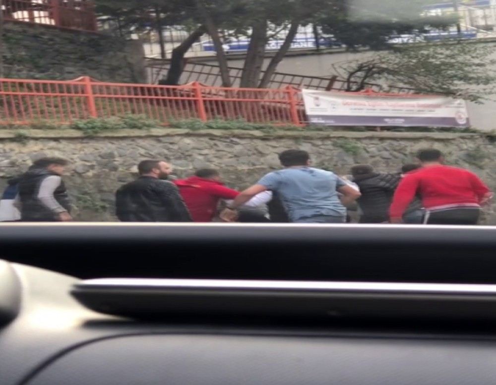İstanbulda Feci Ölüm Sonrası Tekme Ve Tokatlı Kavga Kamerada