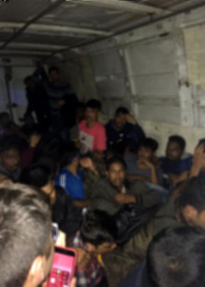 İstanbulda Kamyonette 32 Kaçak Göçmen Yakalandı