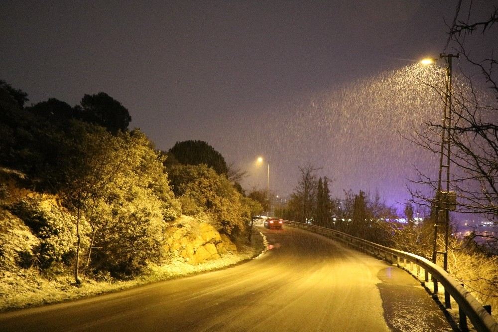 İstanbulda Kar Yağışı Etkili Olmaya Devam Ediyor