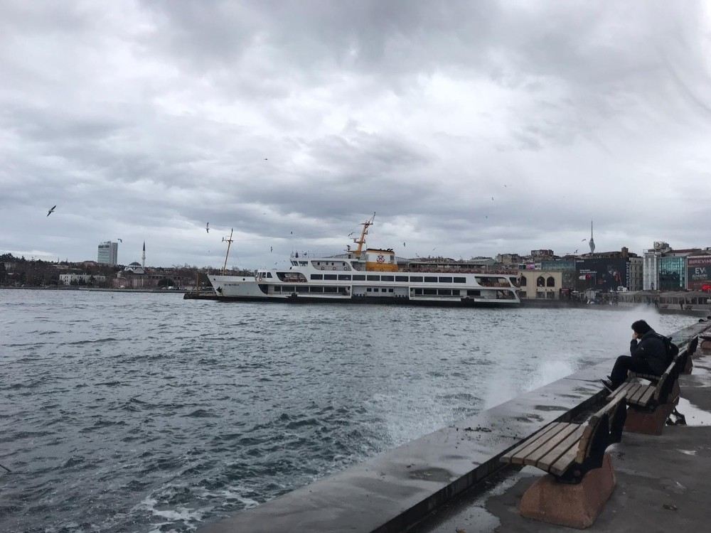 İstanbulda Lodos Etkisini Sürdürüyor