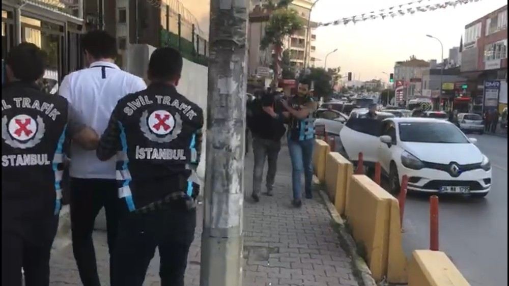 İstanbulda Makas Yarışı Yapan Magandalar Yakalandı