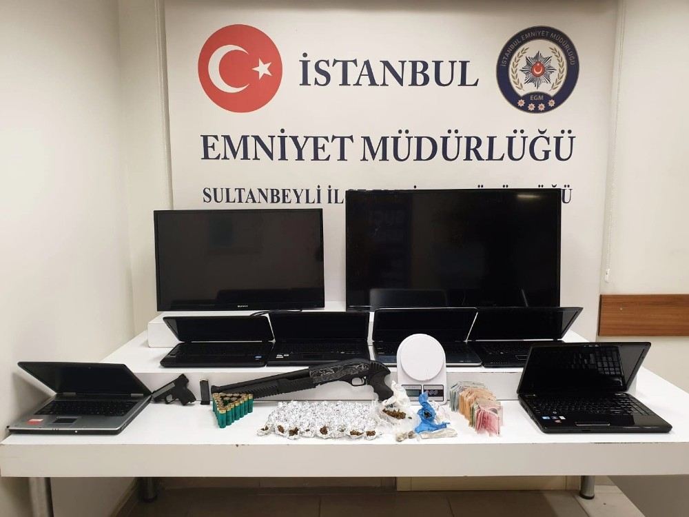 İstanbulda Okulda Hırsızlık Yapan Şahıs Yakalandı