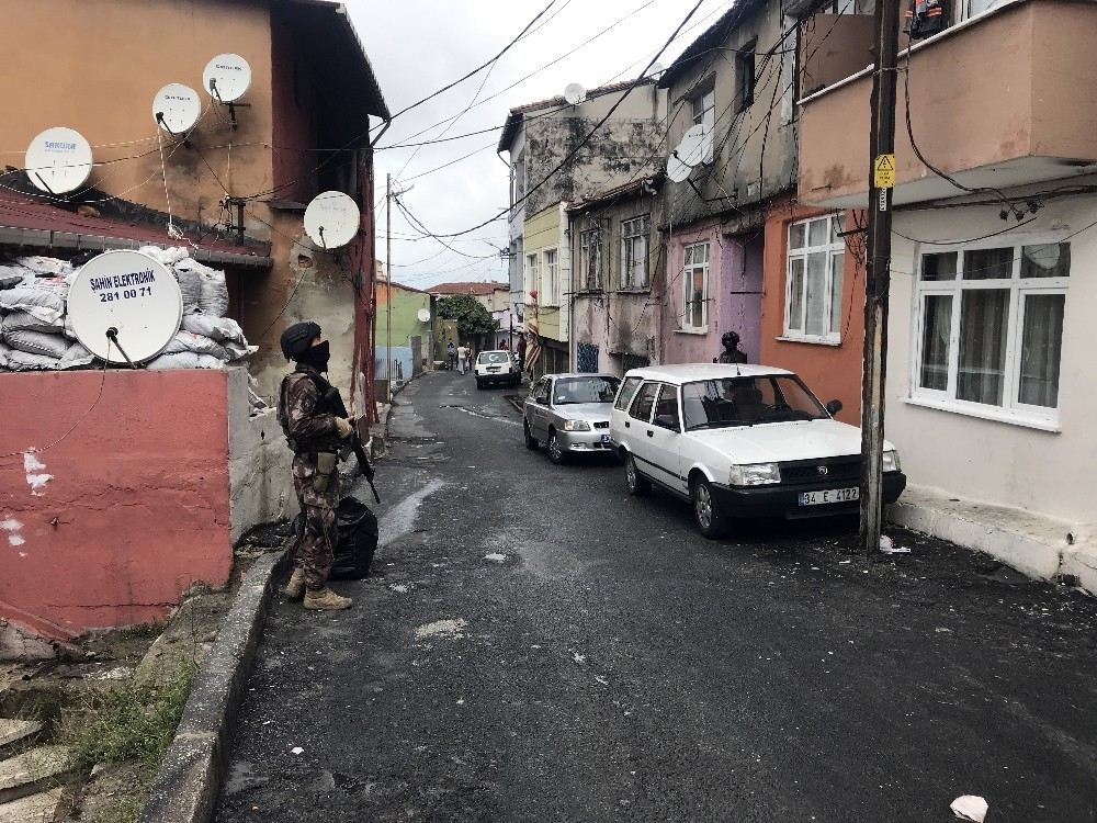 İstanbulda Pencereden Atılan Uyuşturucu Maddeleri ?Eros? Buldu