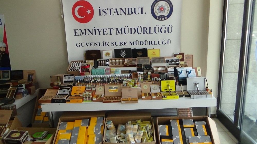 İstanbulda Puro Ve Sigara Operasyonu: 23 Bin 423 Paket Puro Ve Sigara Ele Geçirildi