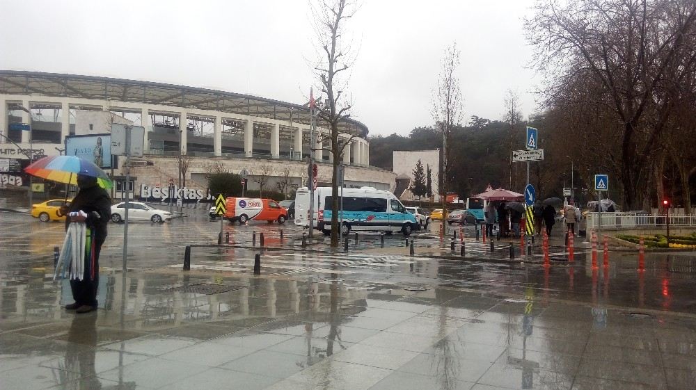 İstanbulda Sağanak Yağmur Başladı