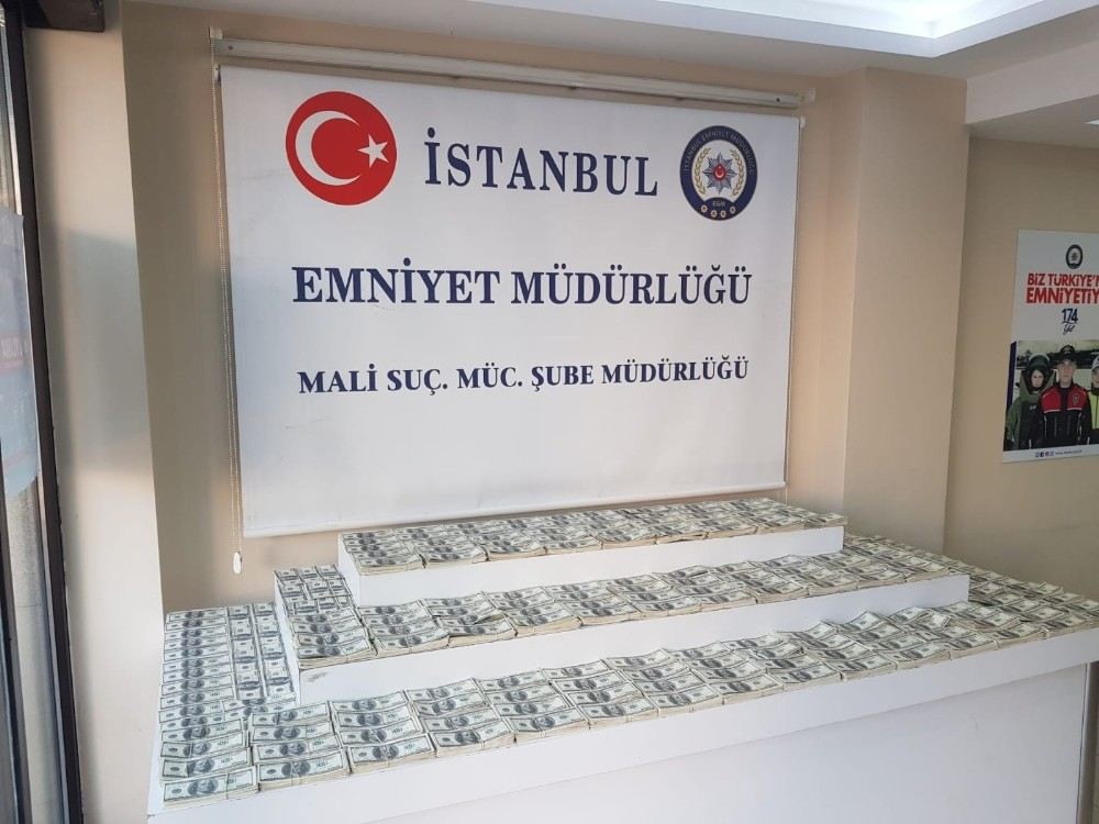İstanbulda Sahte Para Operasyonu: 1 Milyon 330 Bin Dolar Ele Geçirildi