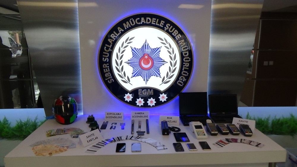 İstanbulda Siber Dolandırıcılık Yapan 14 Şüpheli Yakalandı