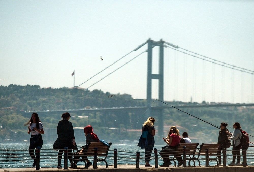 İstanbulda Sıcaklar Etkisini Göstermeye Başladı