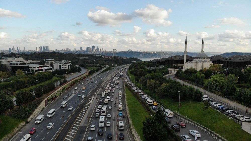 İstanbulda Tatil Dönüşü Trafik Havadan Görüntülendi