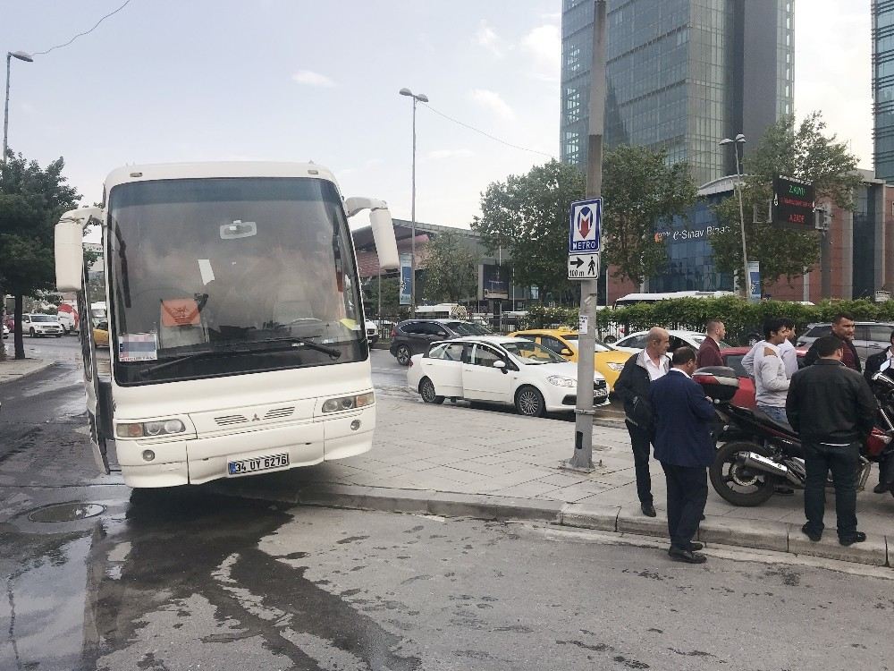 İstanbulda Trafikte Yol Verme Kavgası Kanlı Bitti: 1 Yaralı