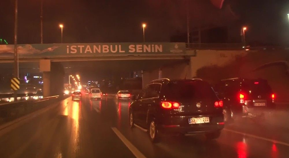 İstanbulda Yağmur Etkisini Göstermeye Başladı