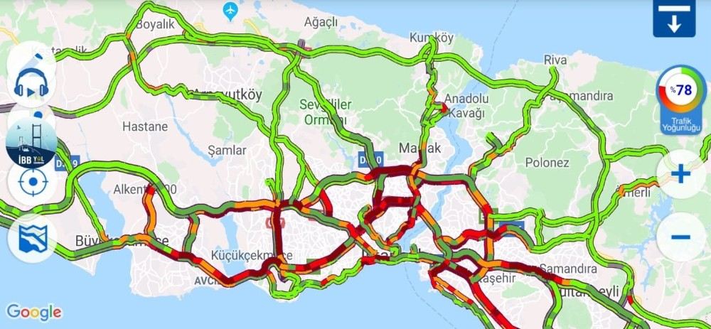 İstanbulda Yağmur Trafiği Felç Etti