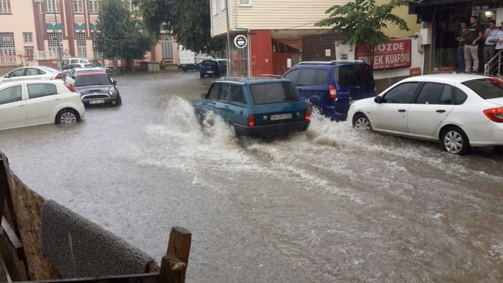 İstanbuldan Sonra Şiddetli Yağış Trakyayı Da Etkisi Altına Aldı