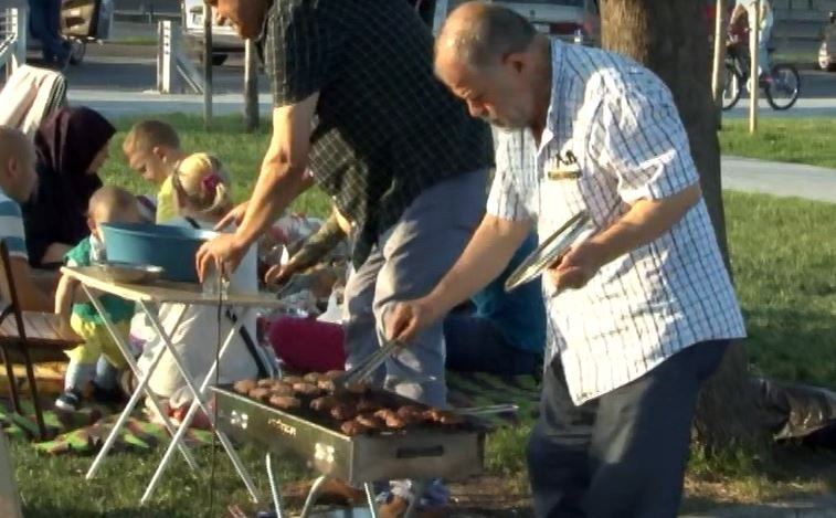 İstanbullular Mangal Keyfi İçin Sahile Akın Etti