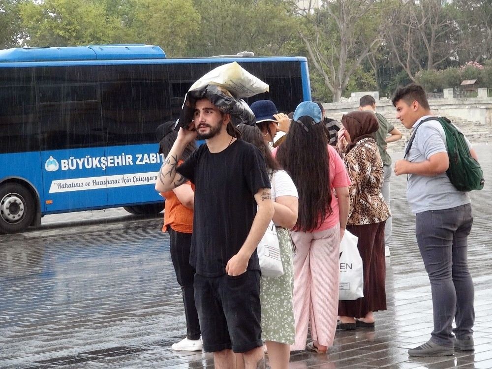 İstanbullulara Yağmur Sürprizi