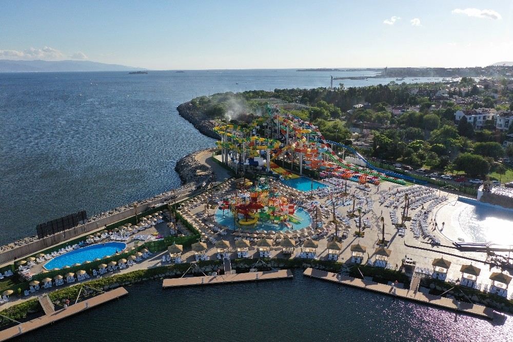 İstanbulun En Büyük Su Parkı Tuzlada Açıldı