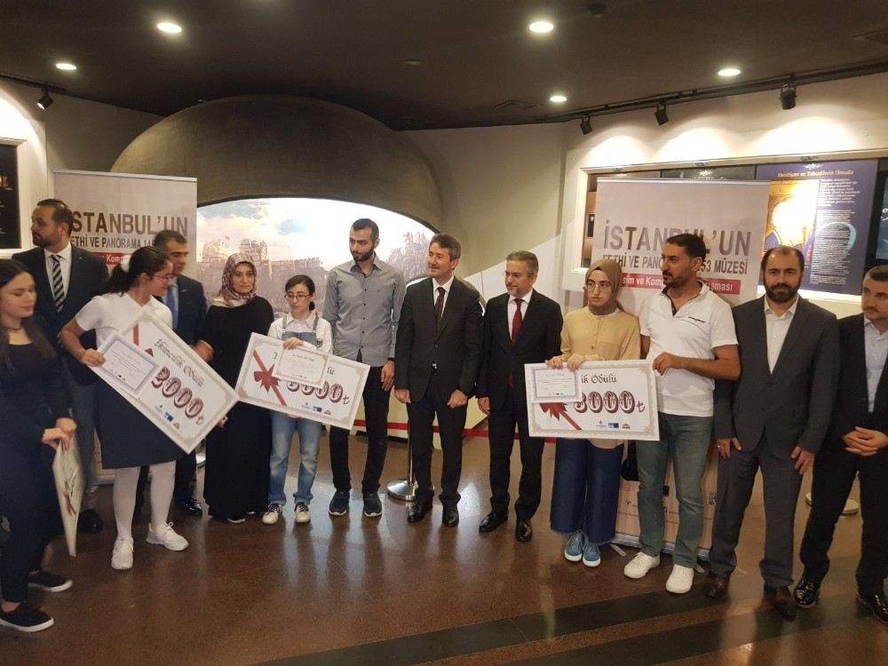 İstanbulun Fethi Konulu Resim Ve Kompozisyon Yarışmasının Kazananları İçin Ödül Töreni Düzenlendi